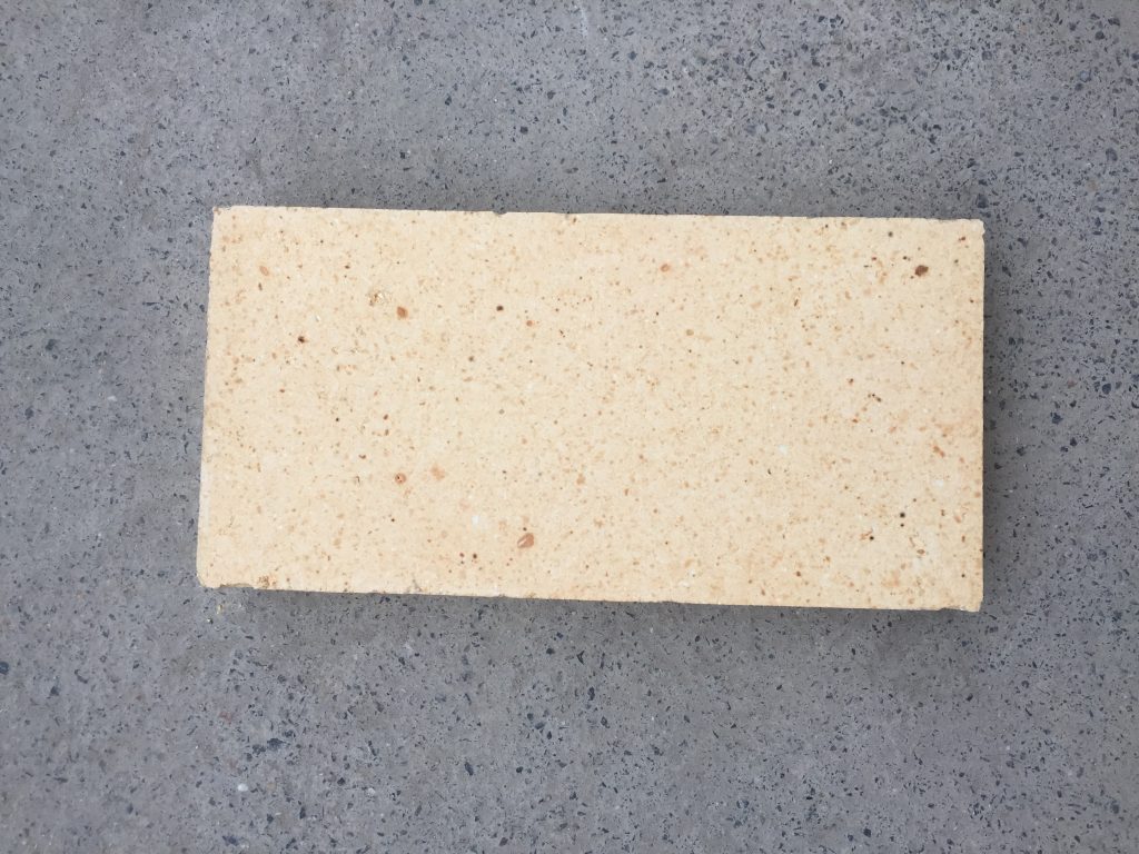 重質磚半枚片 河南新密耐火磚_耐火材料廠家_耐火磚價格